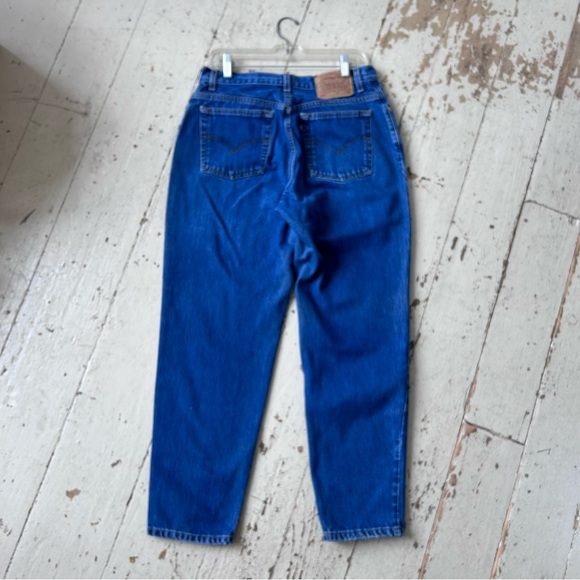 Levi's 550 Relaxed Fit Tapered Leg Distressed Jeans - Picture 6 of 16